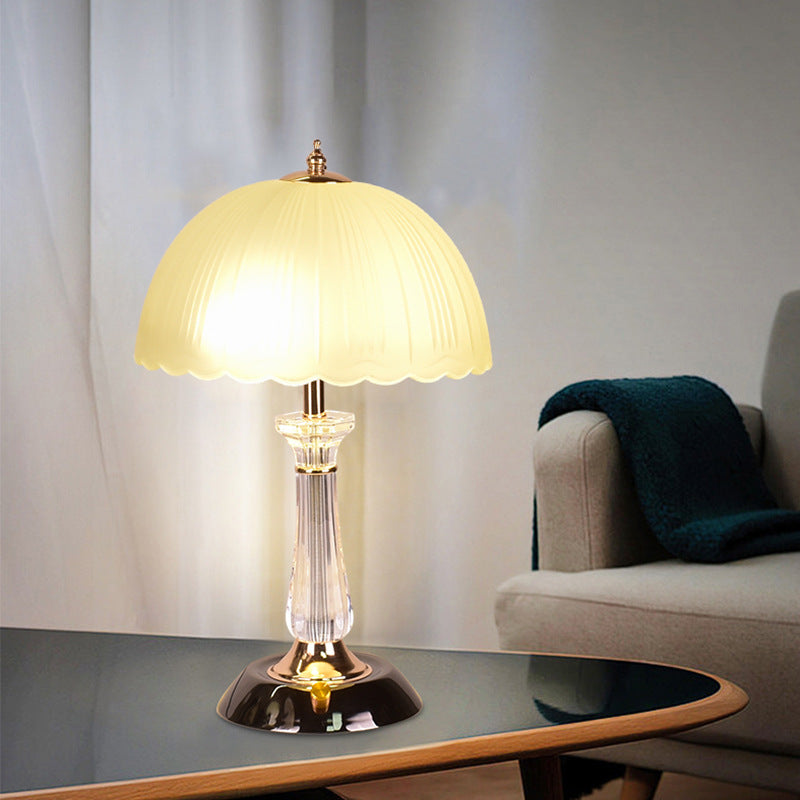 Vintage-inspired glass table lamp