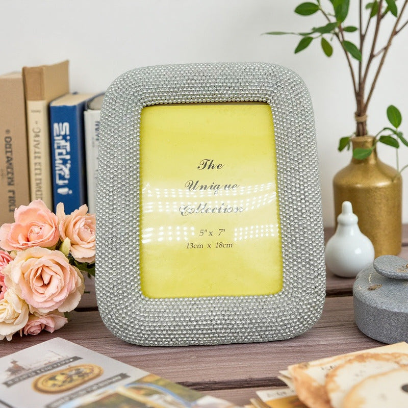 Elegant decorative picture frame with artistic design