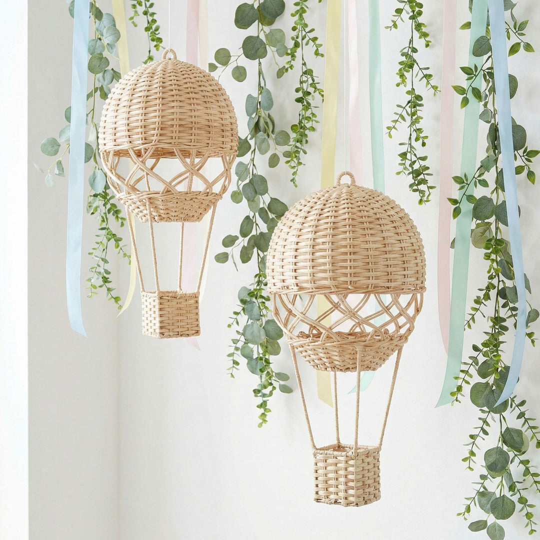 Hanging lamp in the form of a hot air balloon