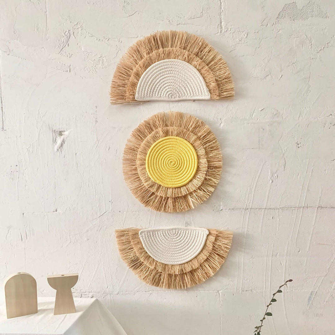 Decorative wall decoration with synthetic fiber and wooden beads