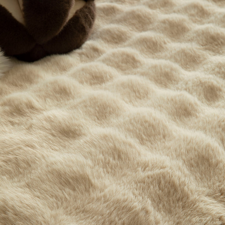 Soft microfiber bathroom runner with wavy edge and non-slip underside
