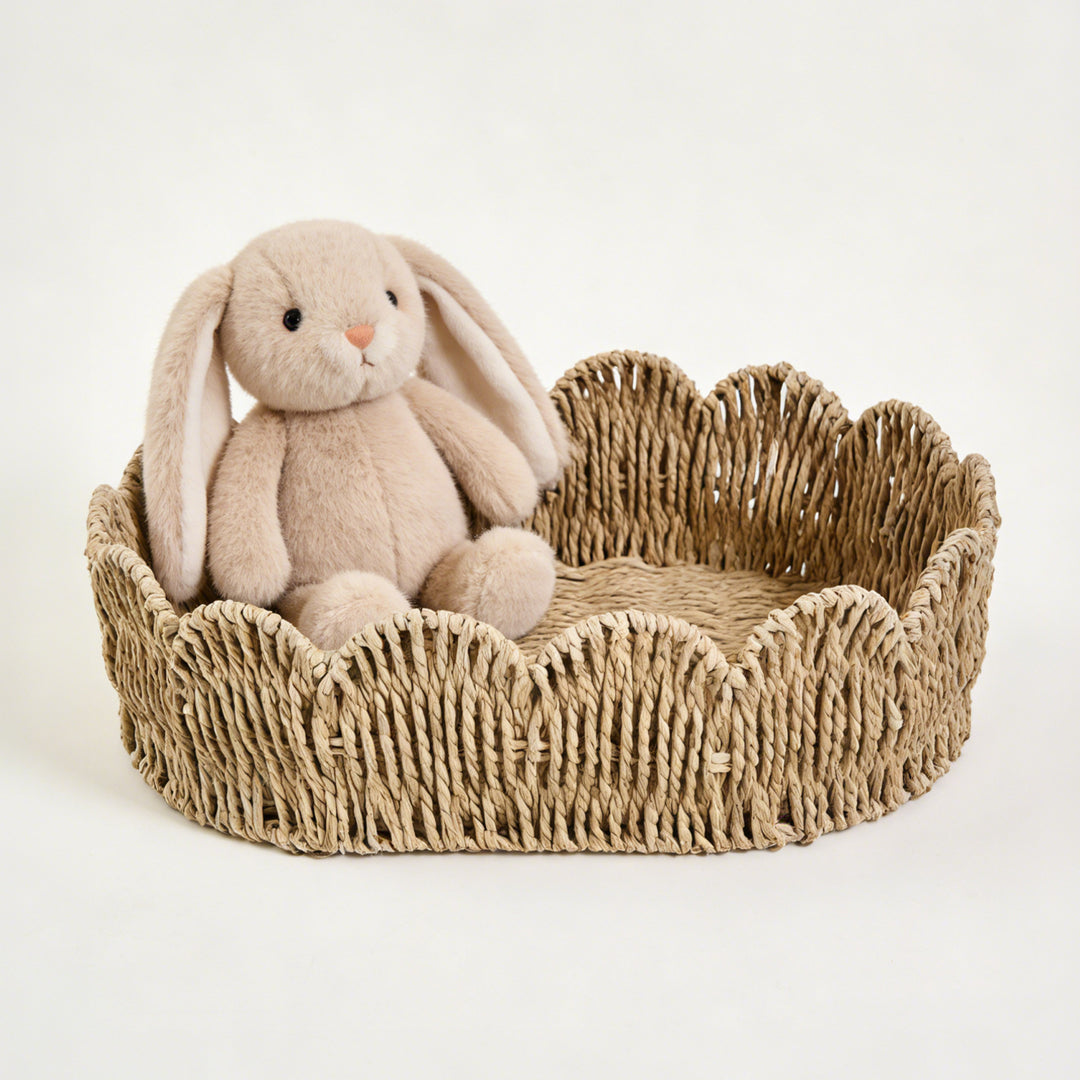 Decorative storage basket with wave edge