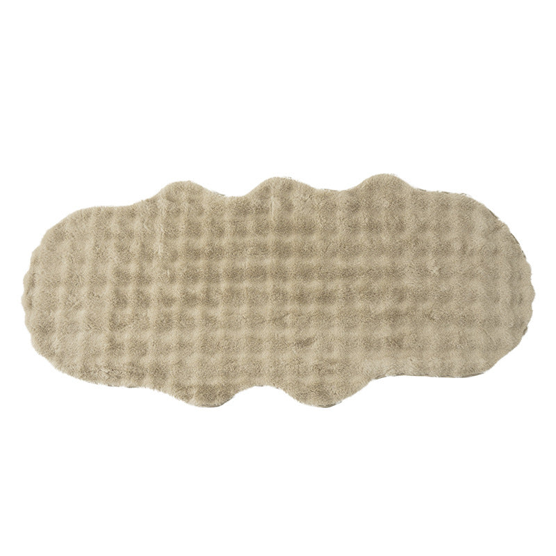 Soft microfiber bathroom runner with wavy edge and non-slip underside