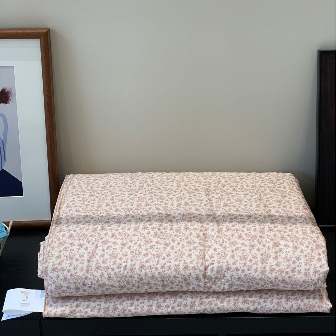 Decorative Floral Pattern Reversible Quilted Blanket Avarnia
