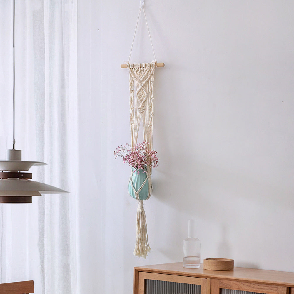 Macrame flower holder with elegant design