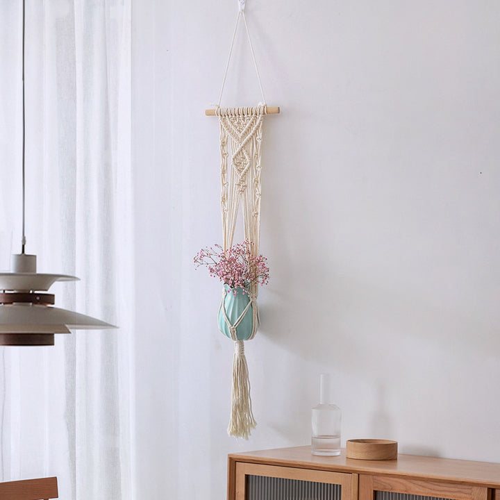 Macrame flower holder with elegant design