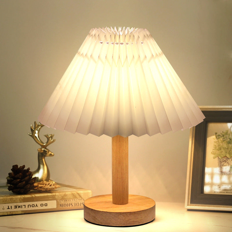 Decorative fabric table lamp