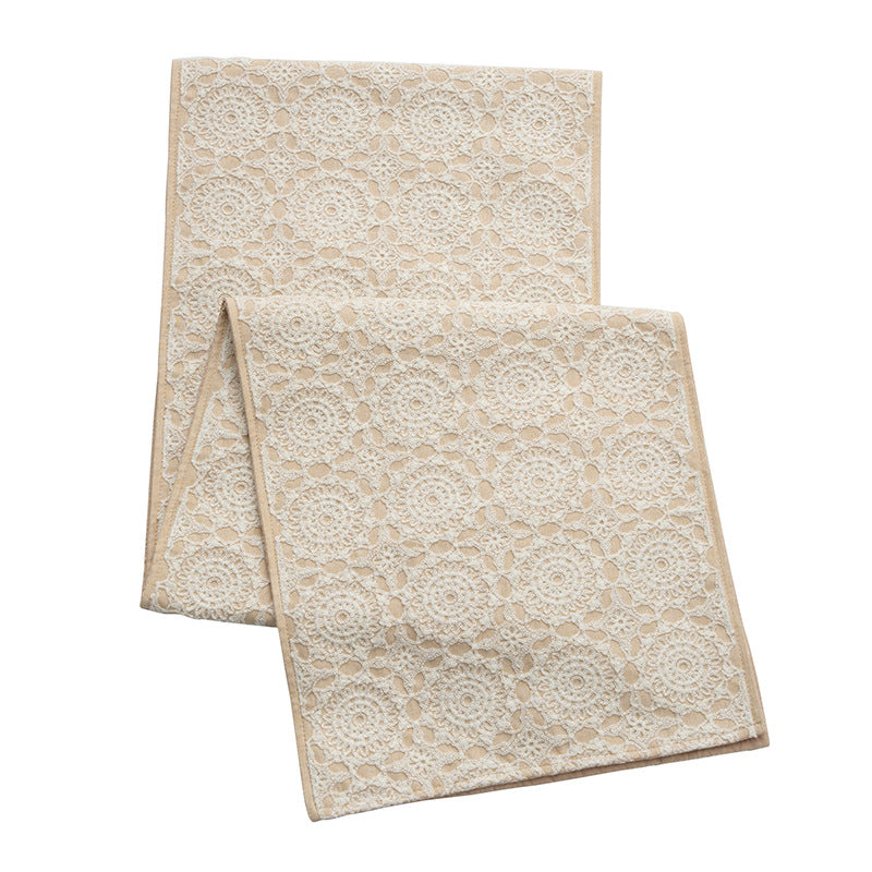 Runner with ornamental medallion jacquard structure and non-slip underside