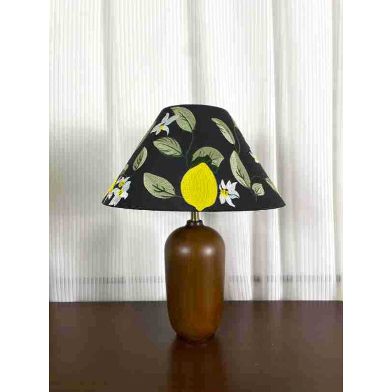 Decorative table lamp with floral design