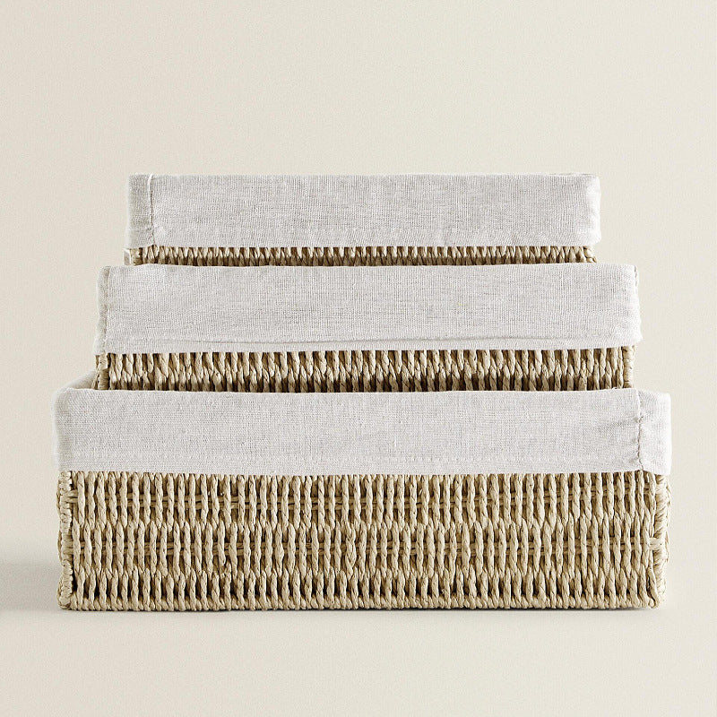Natural storage basket with removable lining