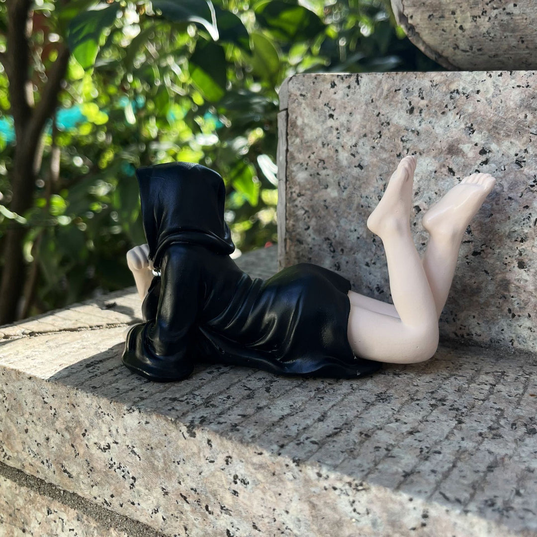 Creepy decorative figure
