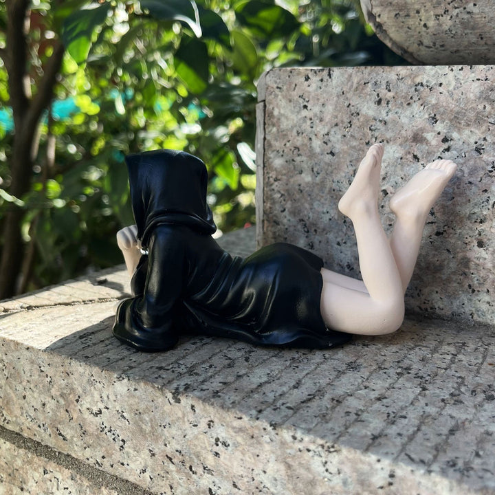 Creepy decorative figure