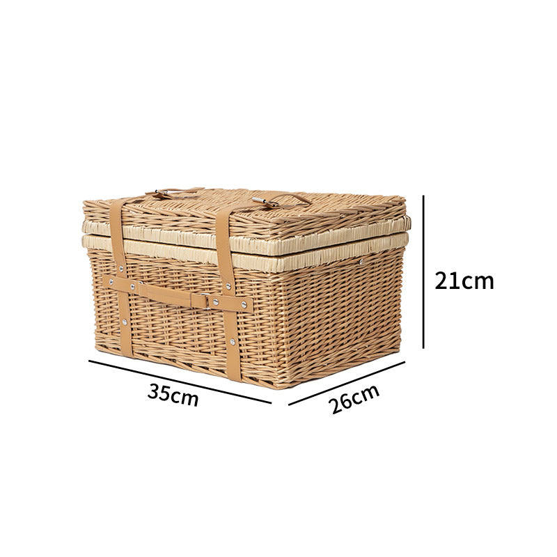 Storage basket with practical lid