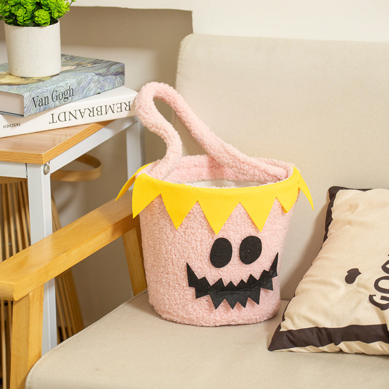 Playful gift basket with cute Halloween motif