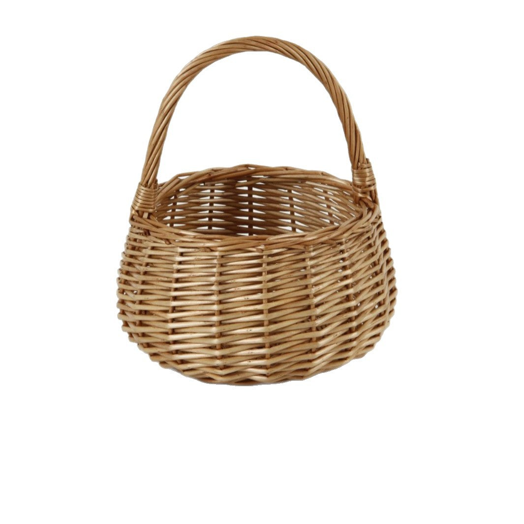 Braided basket with practical handle