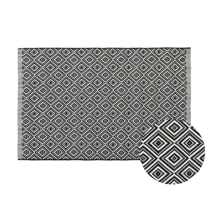 Modern runner made of handwoven cotton with geometric diamond pattern