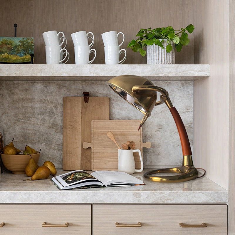 Adjustable desk lamp