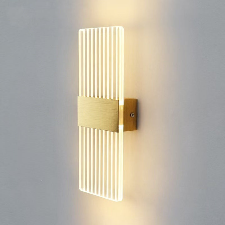 Artistic wall light fixture