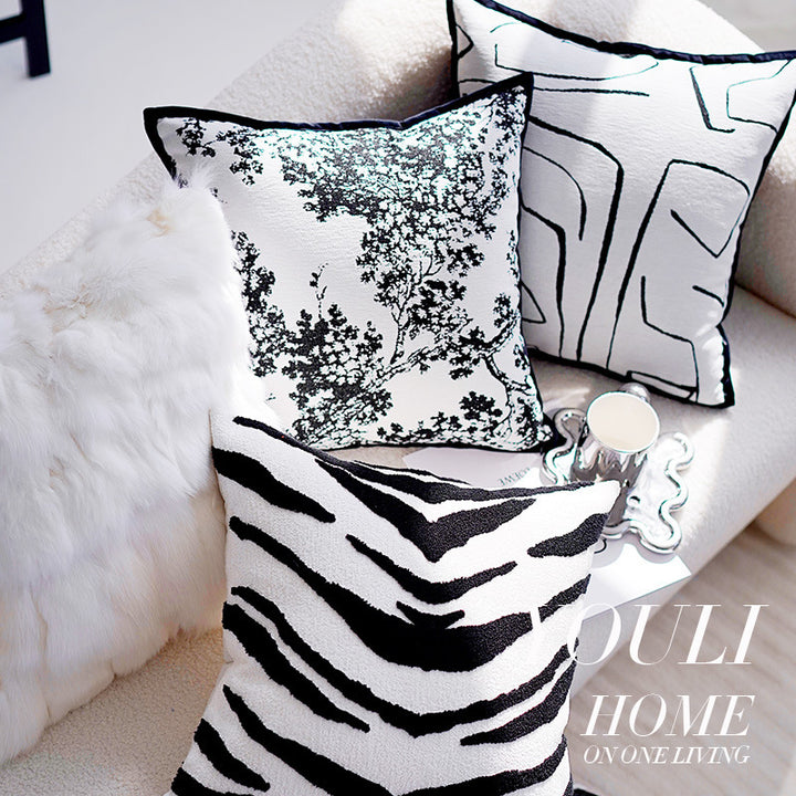 Decorative Houndstooth Pattern Throw Cushion