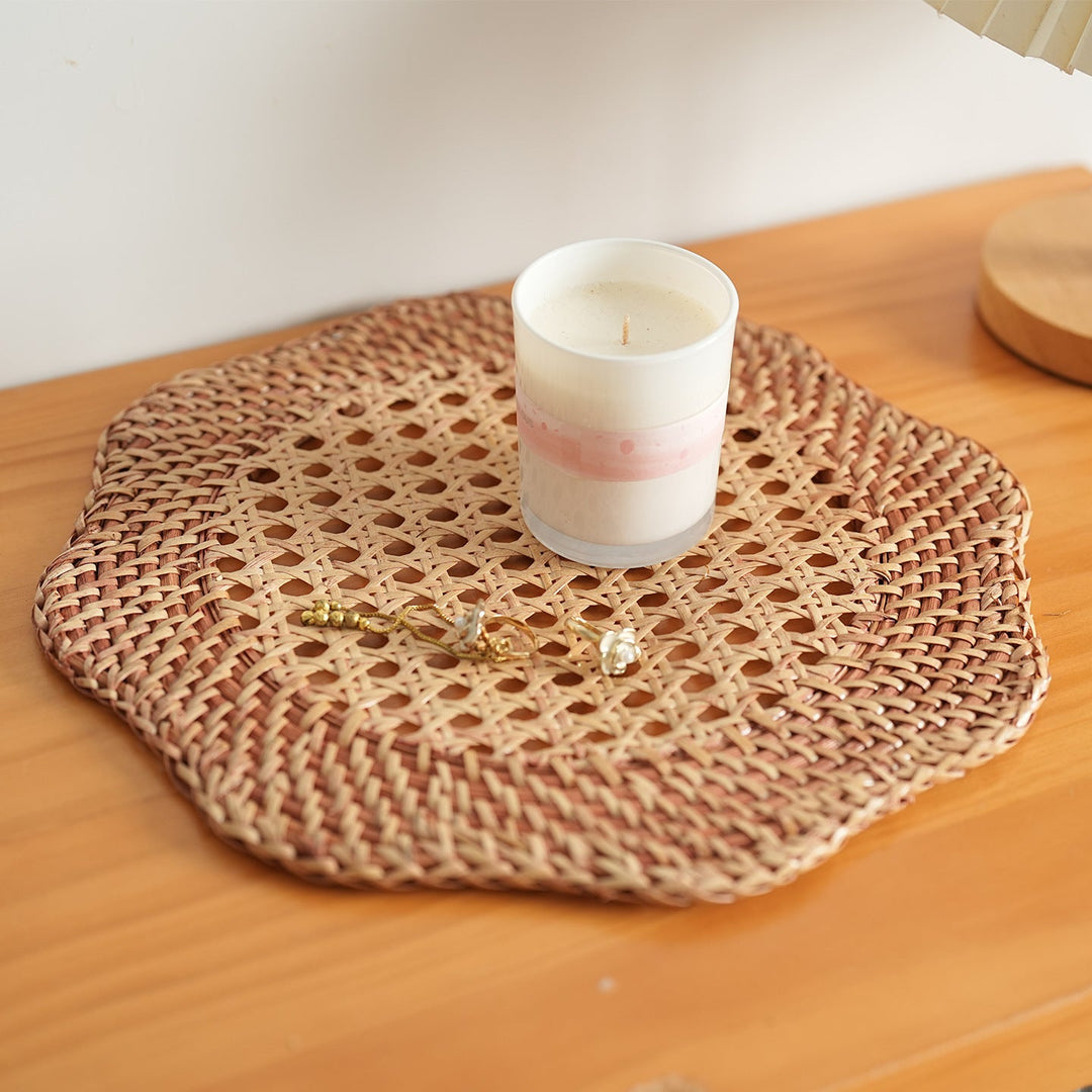 Decorative dining mat