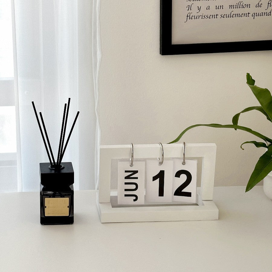 Desktop Flip Calendar Stand