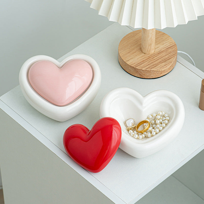 Heart-shaped decorative bowl