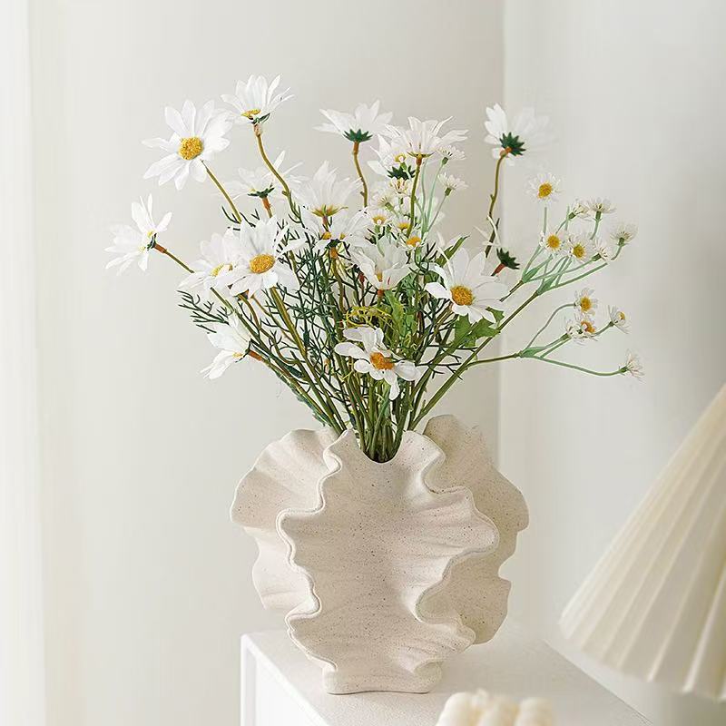 Elegant and modern decorative bowl