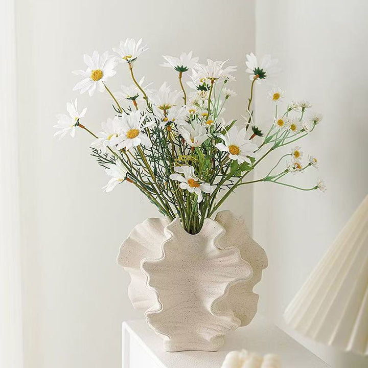 Elegant and modern decorative bowl