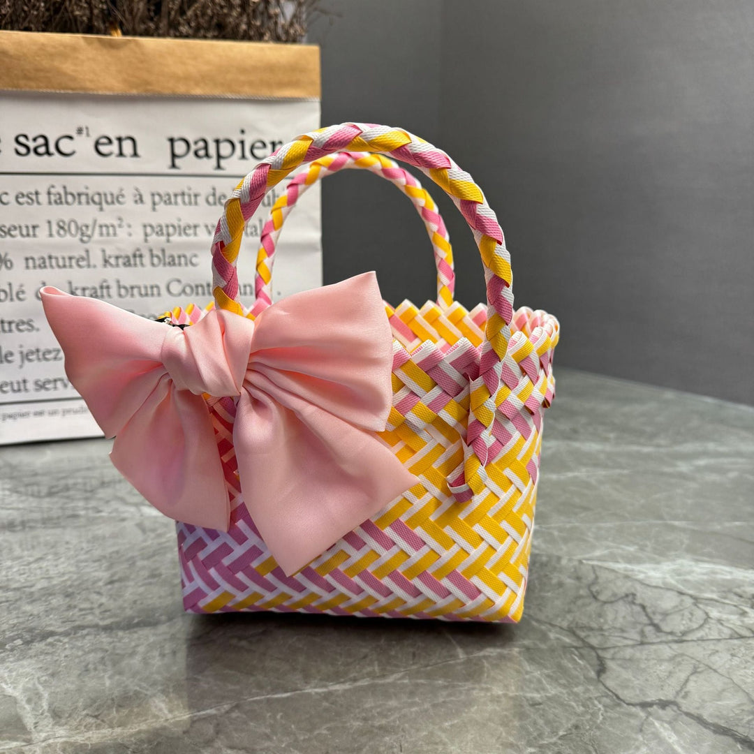 Playful basket bag with bow
