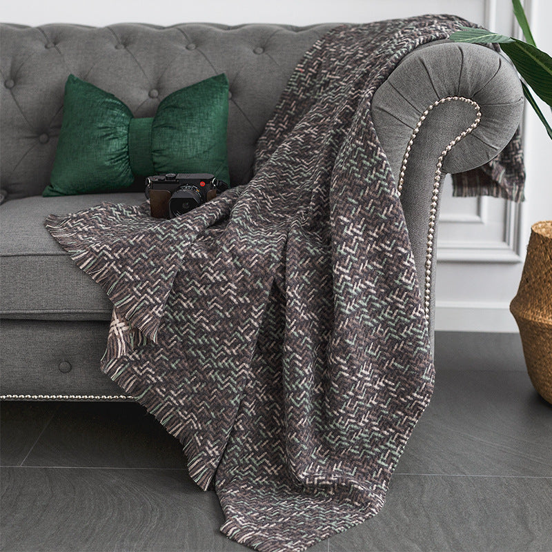 Throw blanket and plaid with herringbone structure, soft cotton blend and decorative fringes