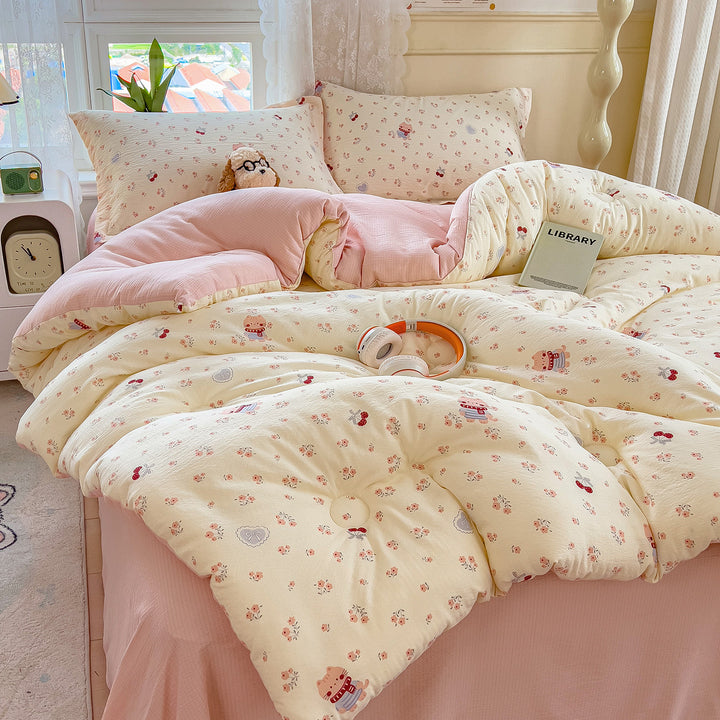 Heart Patterned Quilt Set
