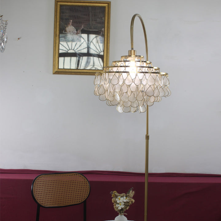 Elegant shell-shaped floor lamp