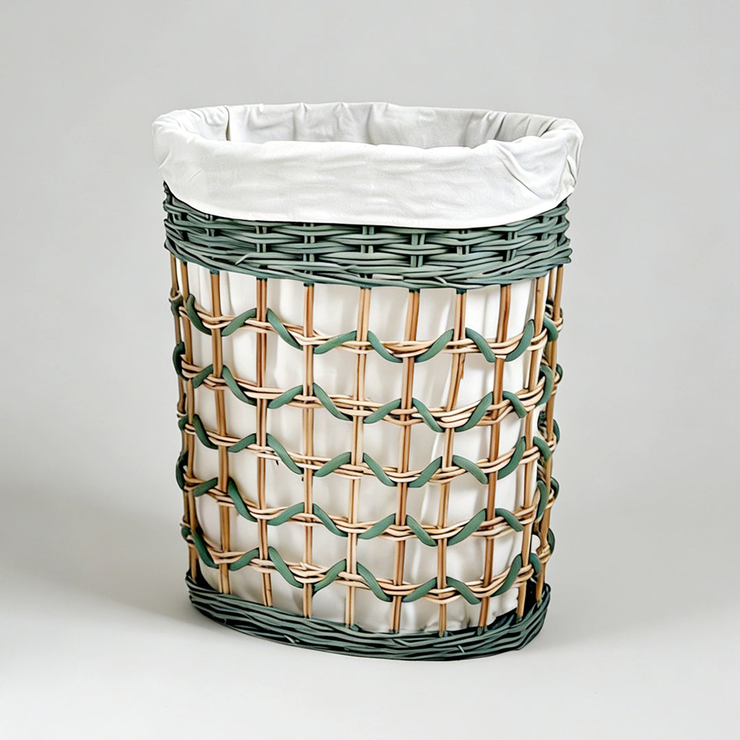 Stylish laundry basket with removable inner lining