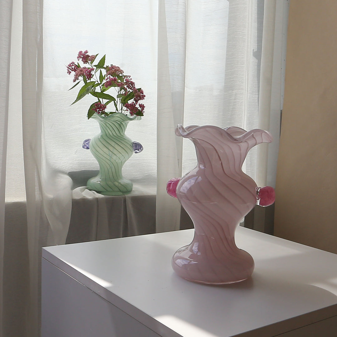 Sea-Form Curved-Rib Art Glass Centerpiece Vase with Flared Wavy Rim