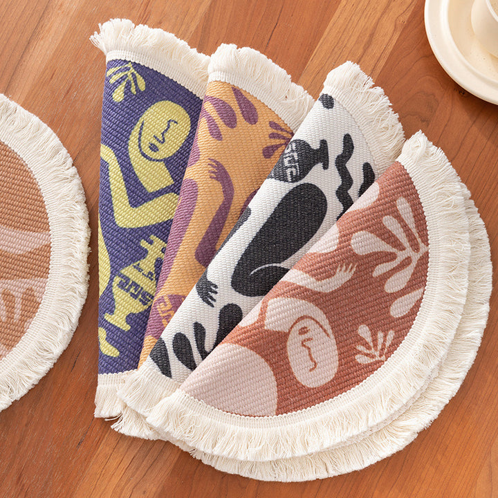 Woven flat pile carpet with fringes and figurative jacquard pattern
