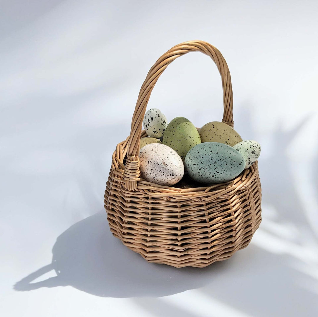 Braided basket with practical handle