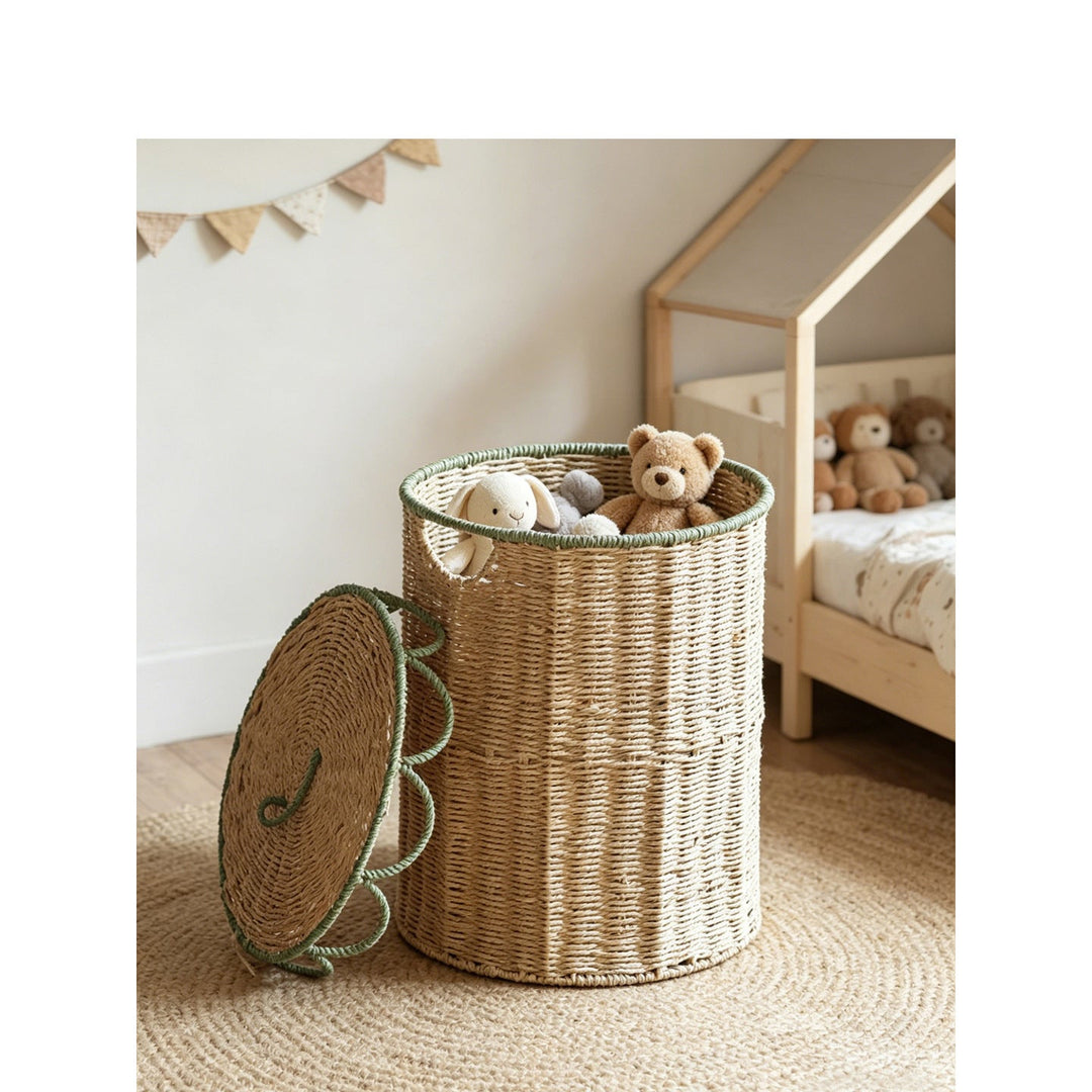 Natural storage basket with lid