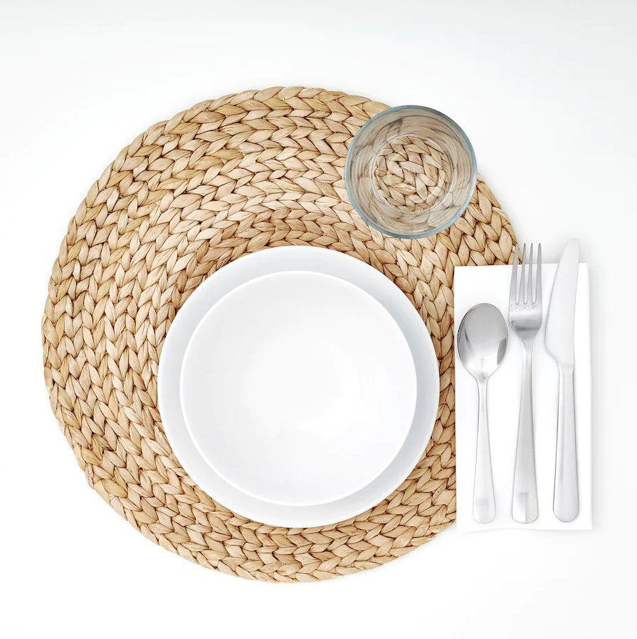 Stylish table mat made of handcrafted natural material