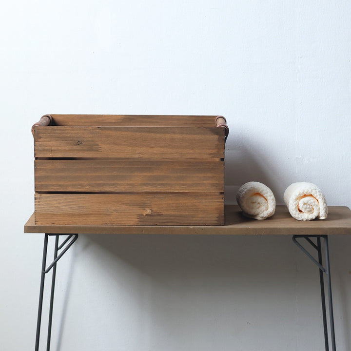 Robust storage basket made of wood