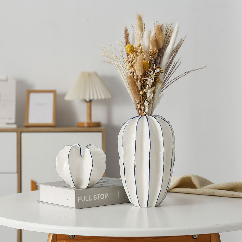 Decorative ceramic bowl in flower design