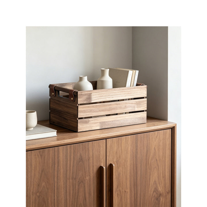 Robust storage basket with practical handles