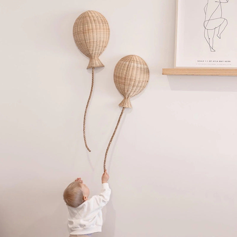 Decorative wall ornament in the form of a hot air balloon