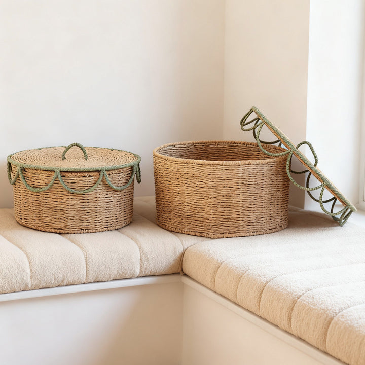 Storage basket with lid and handles