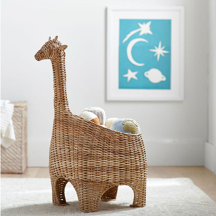 Playful storage basket in giraffe shape