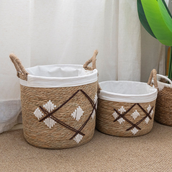 Storage basket with decorative pattern
