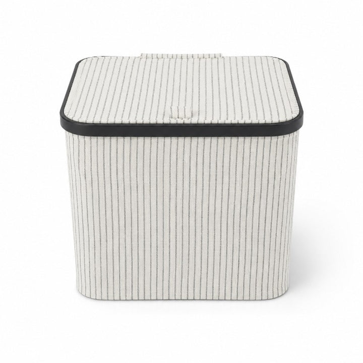 Laundry basket with lid and handles