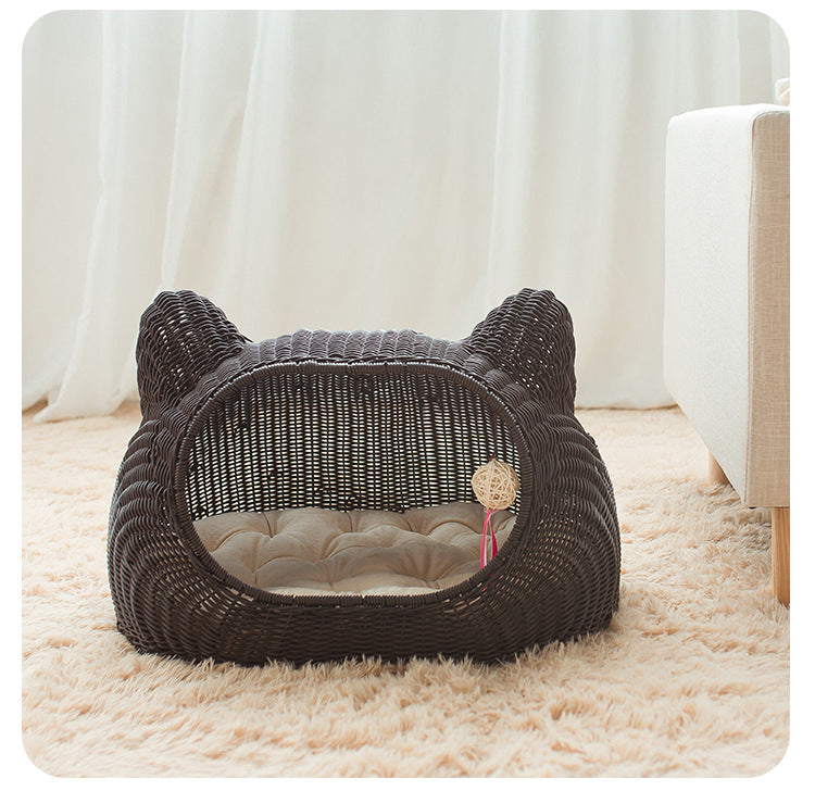 Cozy cat basket with ear design