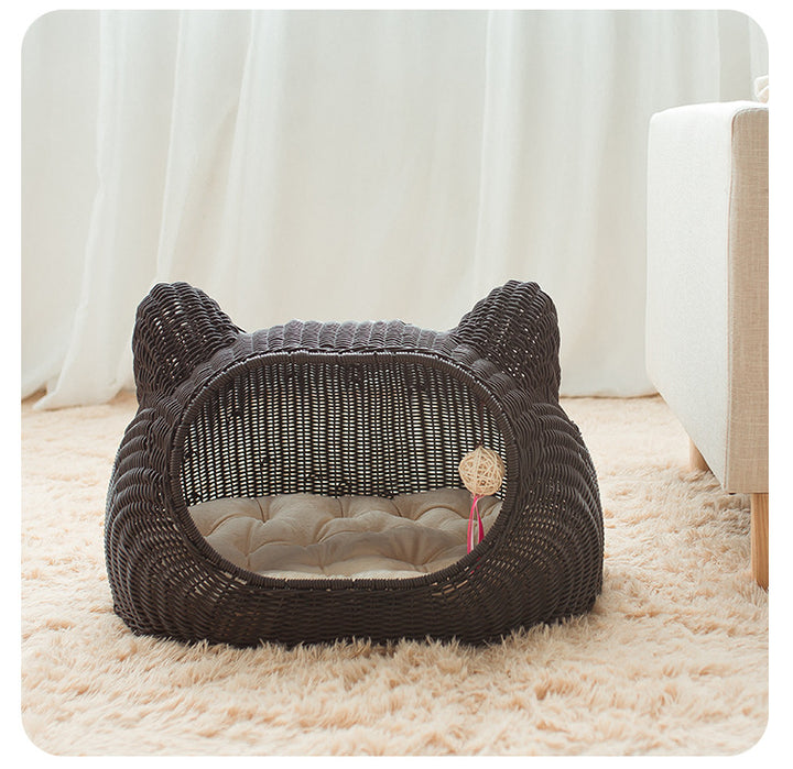 Cozy cat basket with ear design