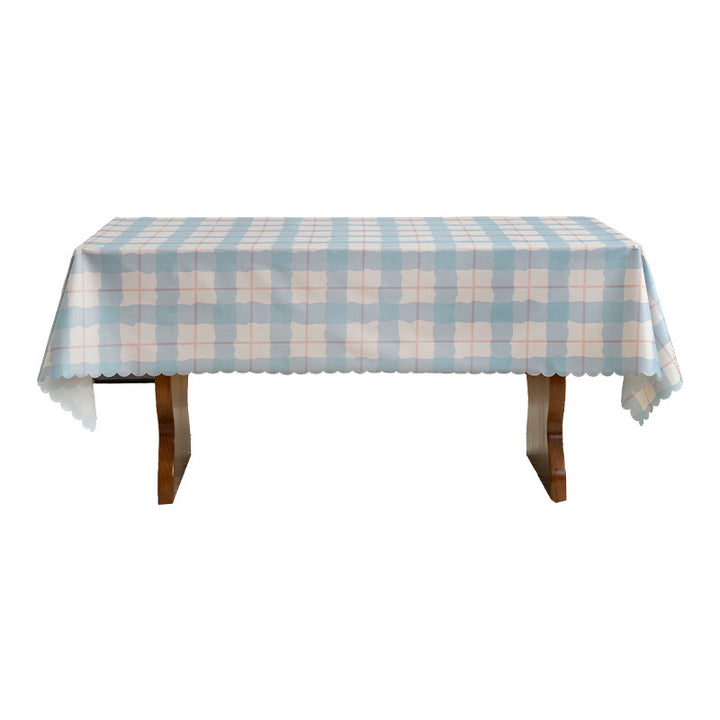 Washable checkered tablecloth with curved hem and water-repellent coating