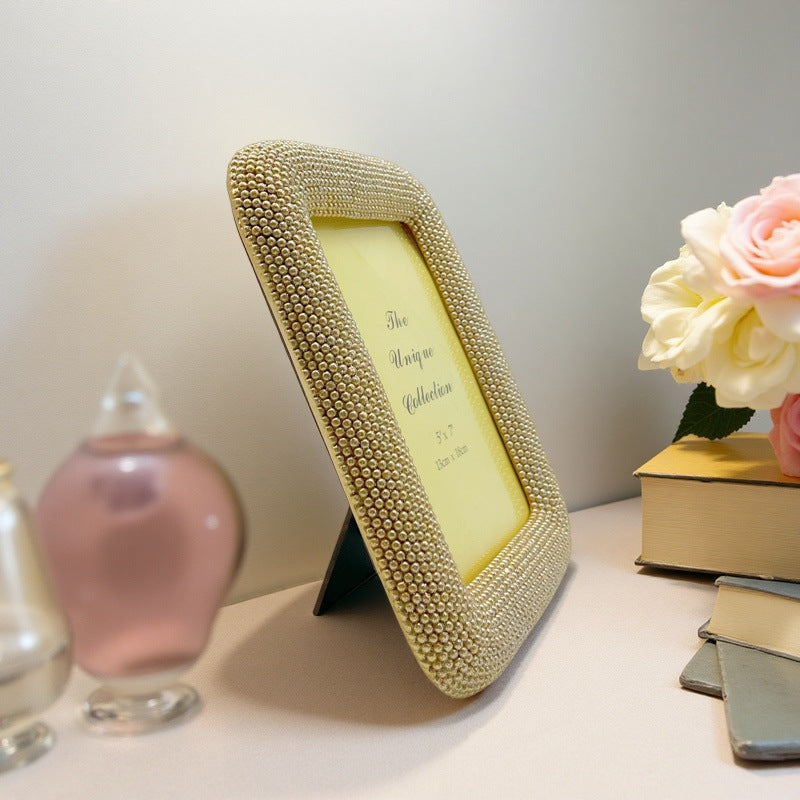 Elegant decorative picture frame with artistic design